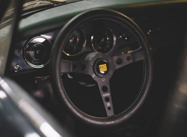 HERITAGE Prototipo Steering Wheel (Distressed Leather / Vintage Horn) [Momo] 350mm (Silver or Black Spokes) PRH35BK2B PRH35BK0B - Image 8